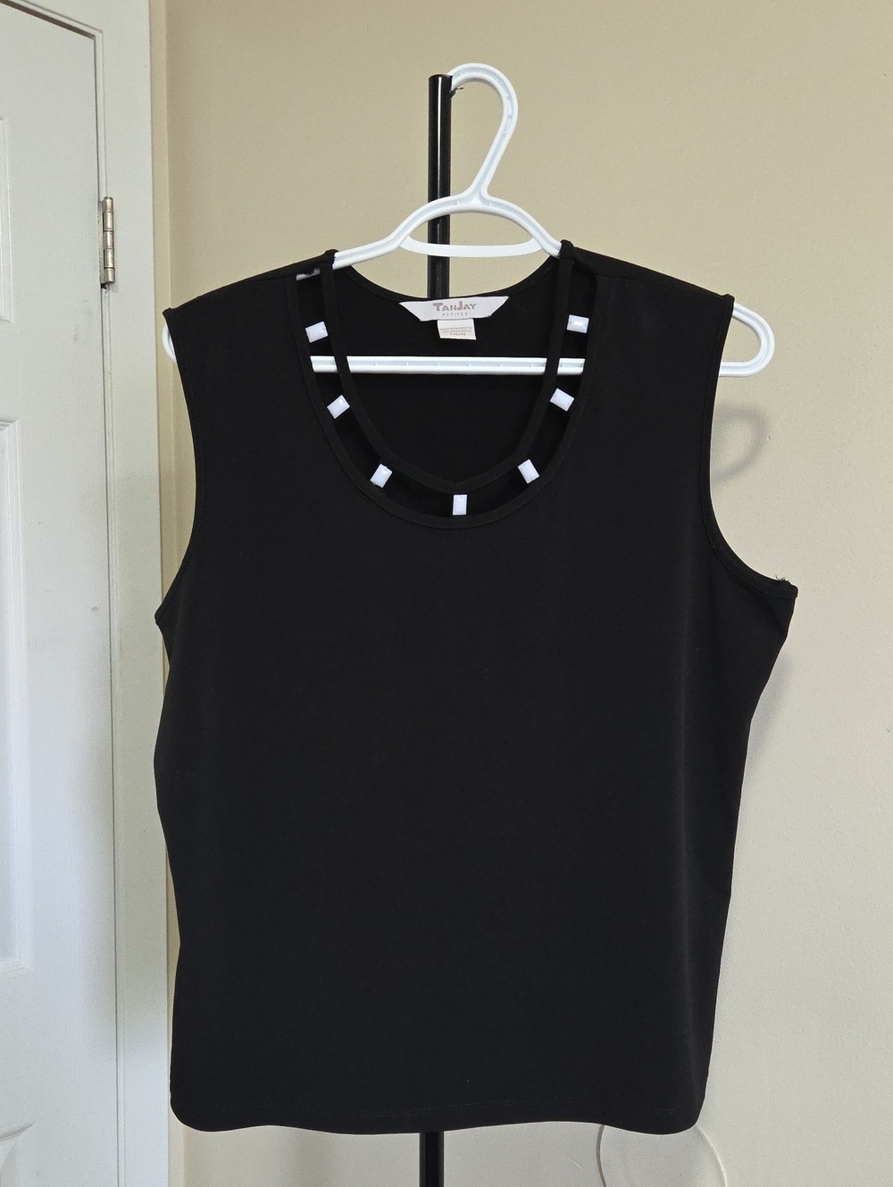 Tanjay Black Sleeveless Necklace-Trim Tank Top
